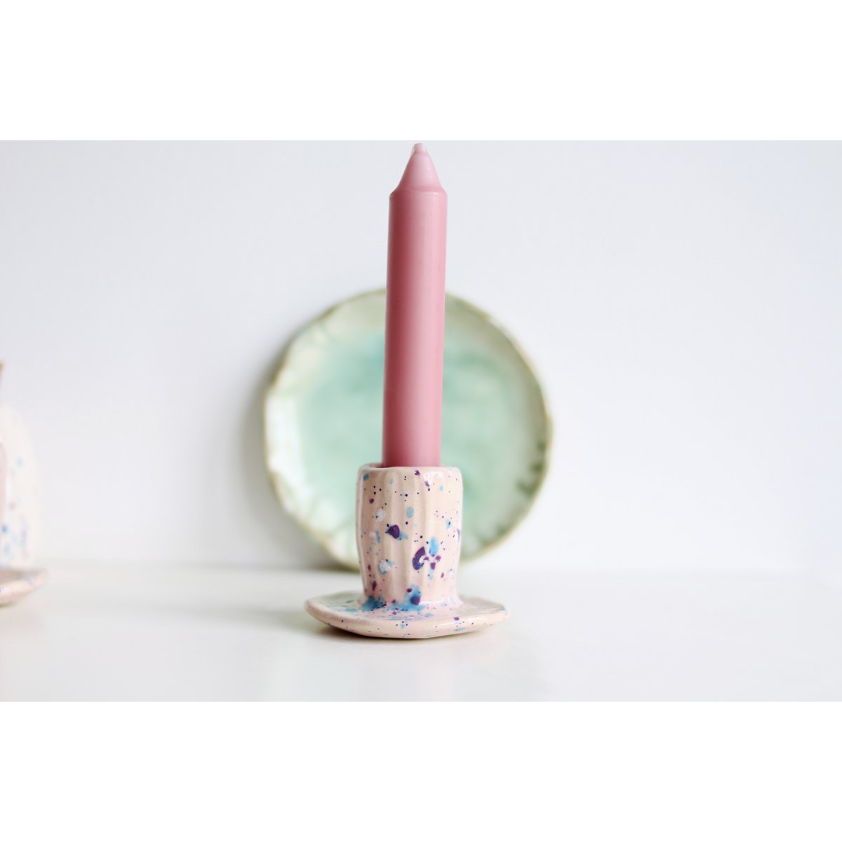 Gespikkelde roze kandelaar + kaars