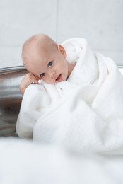 Asciugamano per il corpo in spugna di canapa di colore bianco