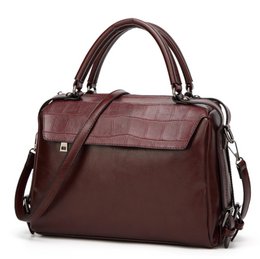 Elegant brown leather shoulder bag with top handle, available in two color options - Weinrot and Braun. Features a structured design with a croc-embossed texture.