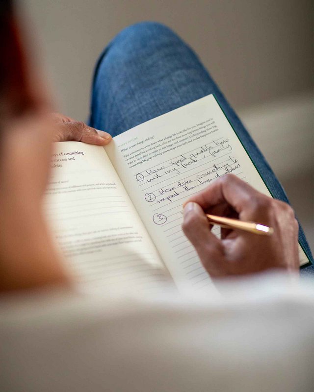 The Three Spørgsmål Journal Green - Daily Guided Wellbeing