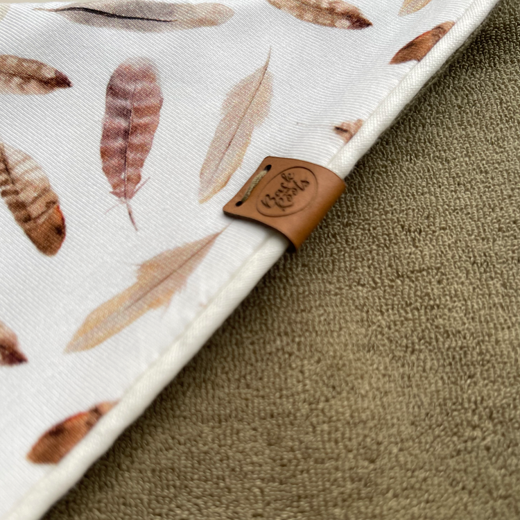 Tissu éponge enveloppant de plumes