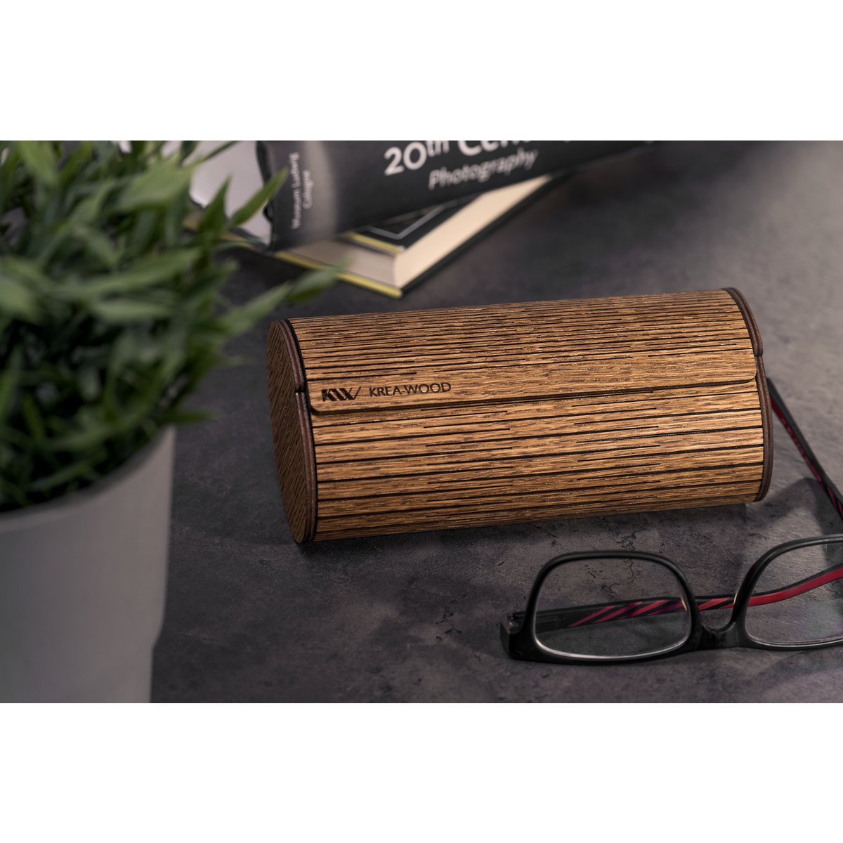 Krea-Wood houten handgemaakte brillenkoker met magneet. Gemaakt door eikenhout, bruine kleur