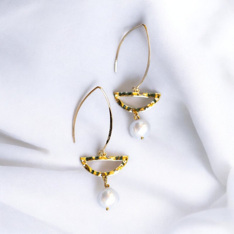THALASSA – Lange goldene Barockperlenohrringe