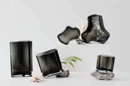 Neue moderne Designvase, inspiriert von CORAL und Aalto, COR13 grau