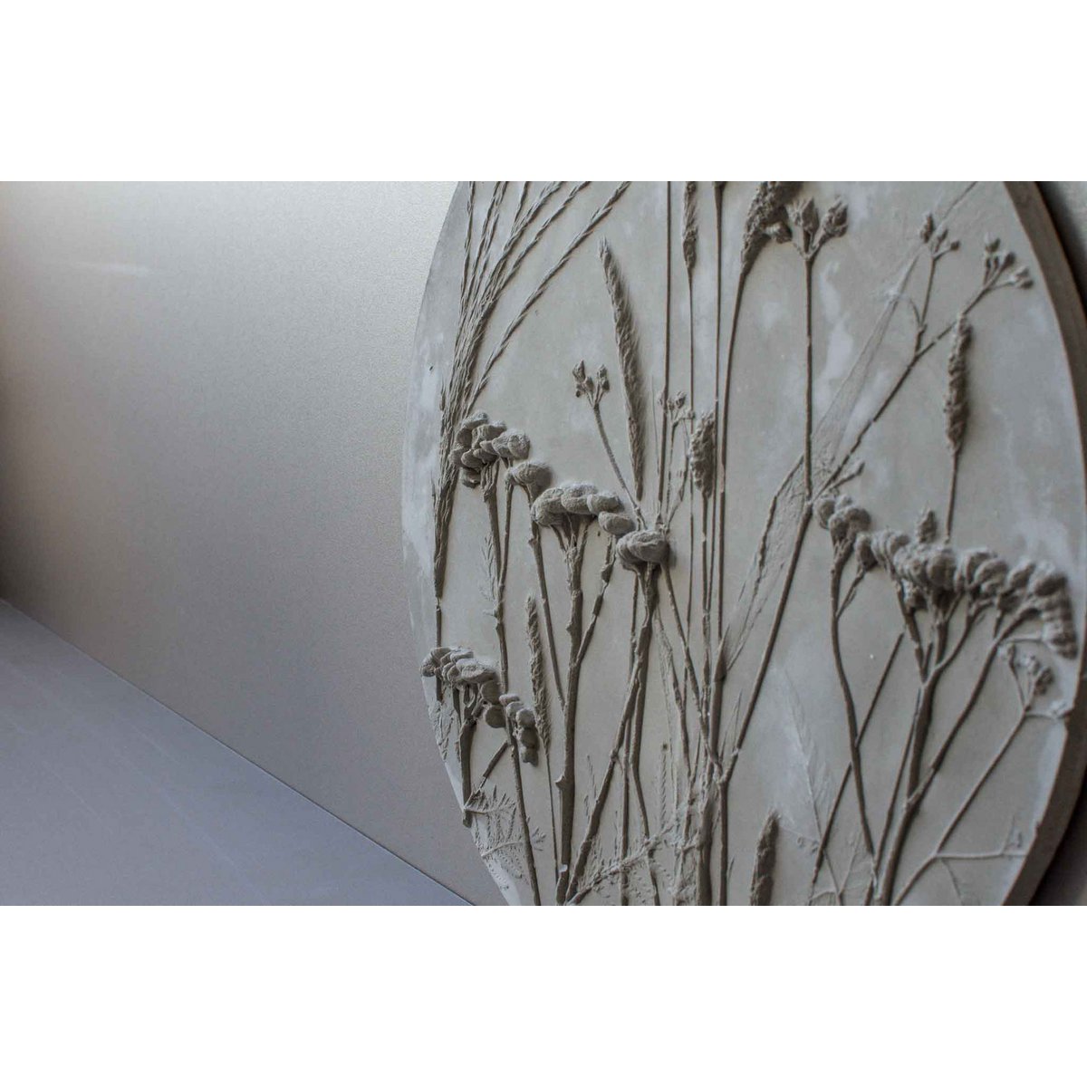 Round wall relief Floresta