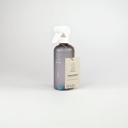 Glass and mirror cleaning product in a bottle and tablet form. The bottle is a light blue color.