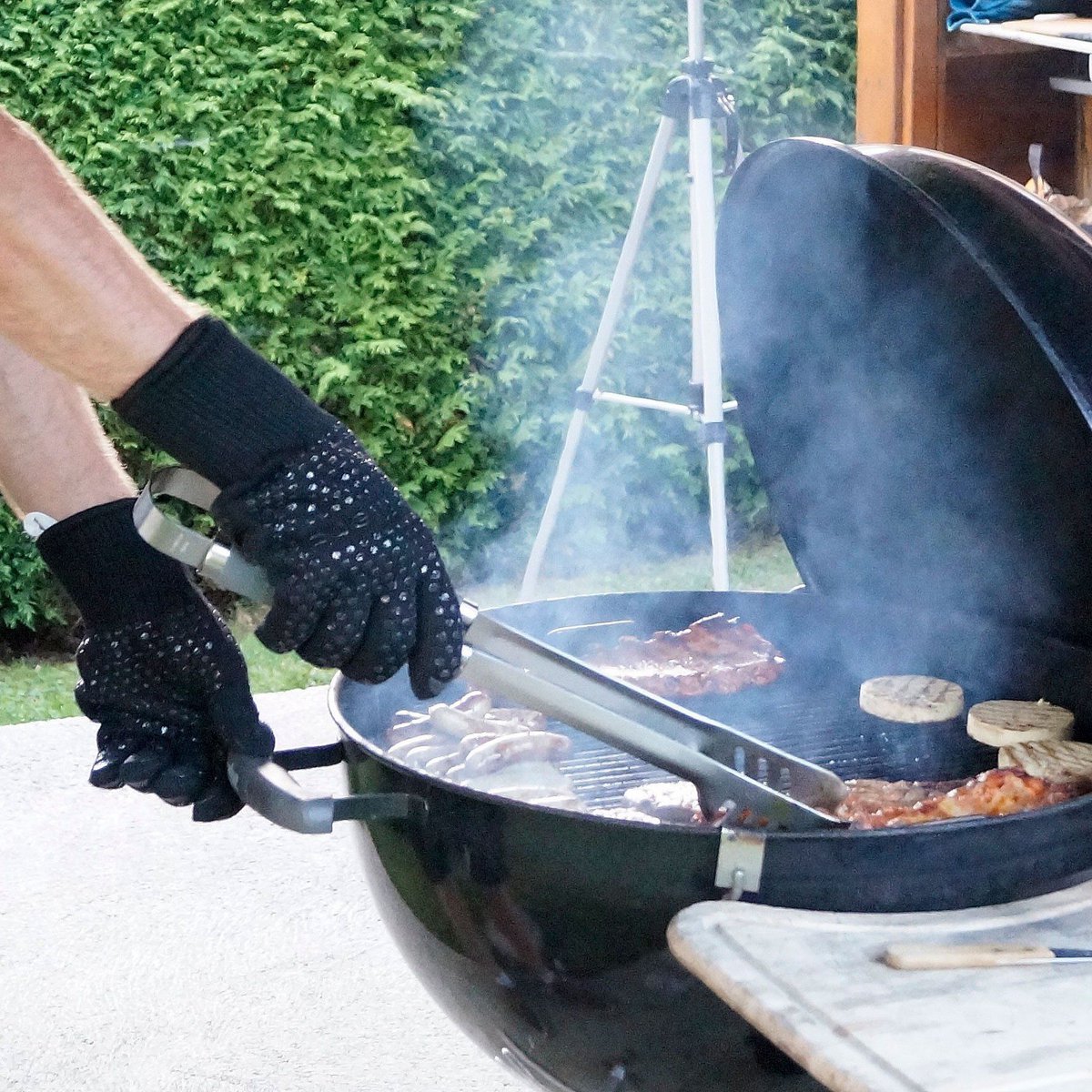 High-quality barbecue gloves - extremely heat-resistant made of aramid fibers