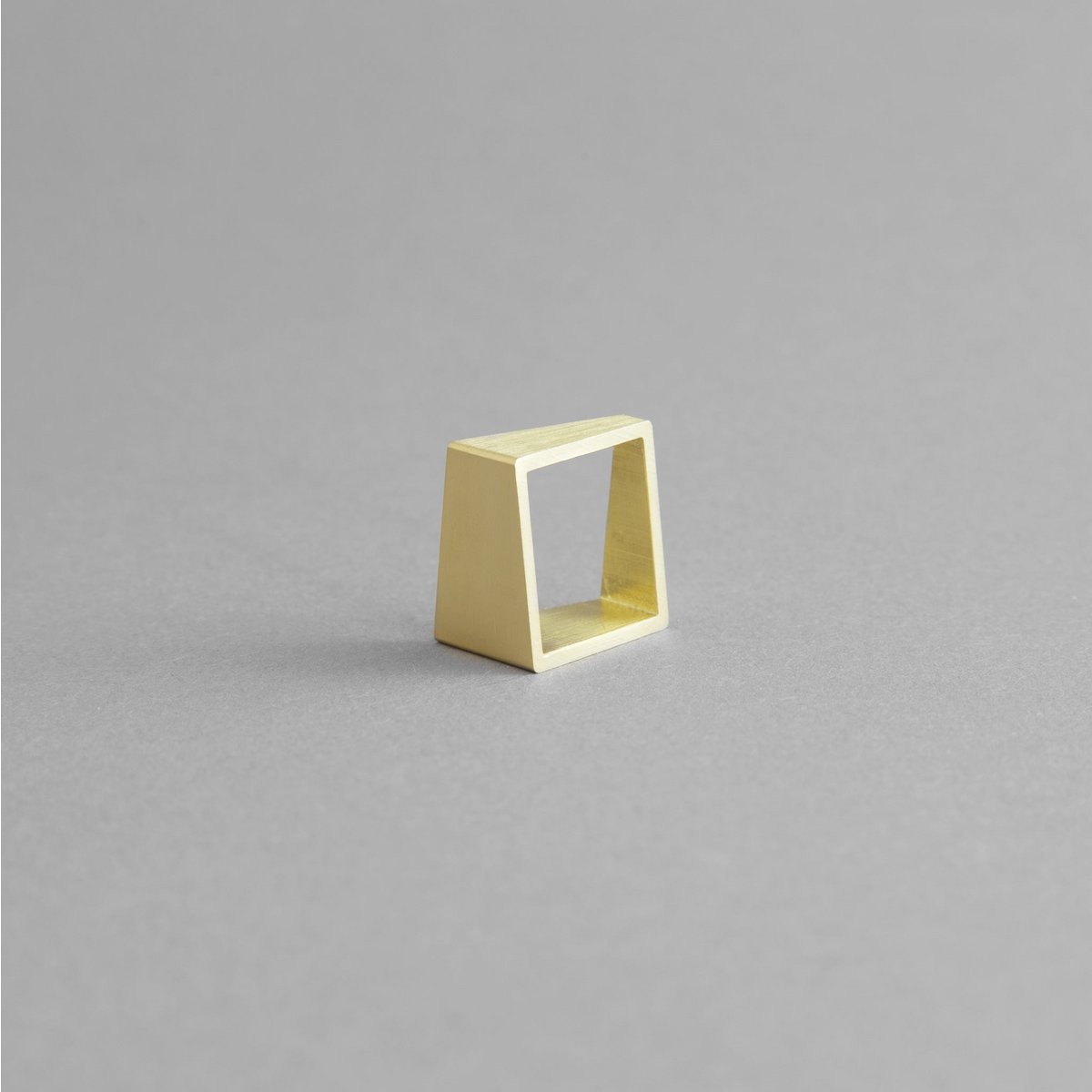 BRASS SQUARE RING