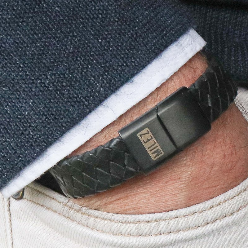 Leather men's bracelet black - black closure