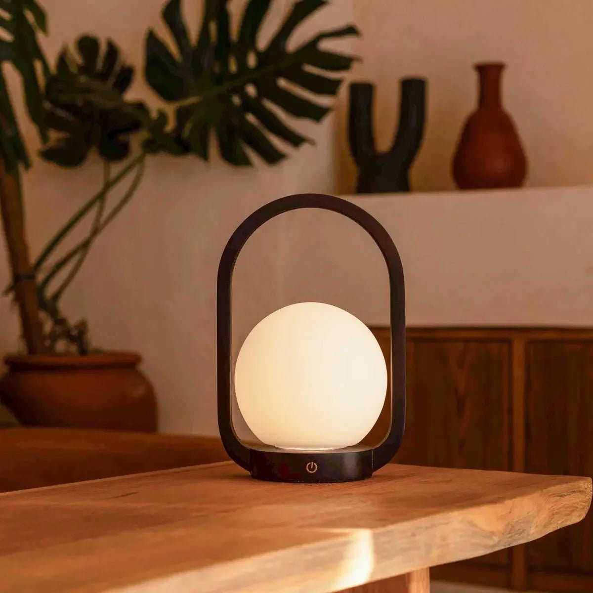 Skye dunkelbraune wiederaufladbare Holzlampe