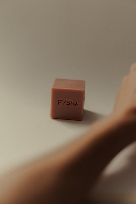 Sapone al geranio rosa e argilla rossa francese - Vegano, fatto a mano, senza olio di palma - Bestseller