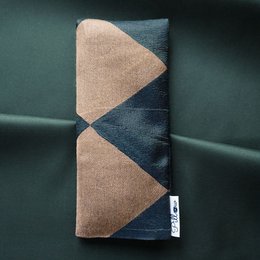 Eye pillow aromatherapy check