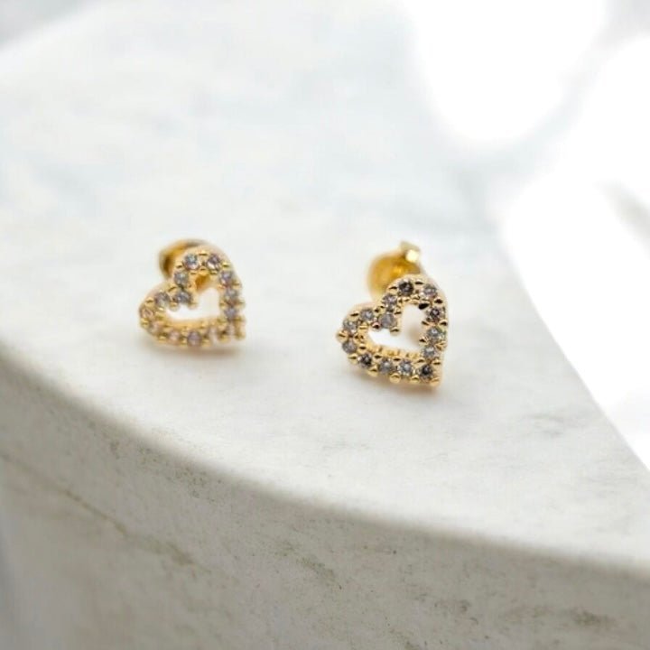 HEART ZIRCONIA – Heart Lobe Earrings with Gold Zirconium