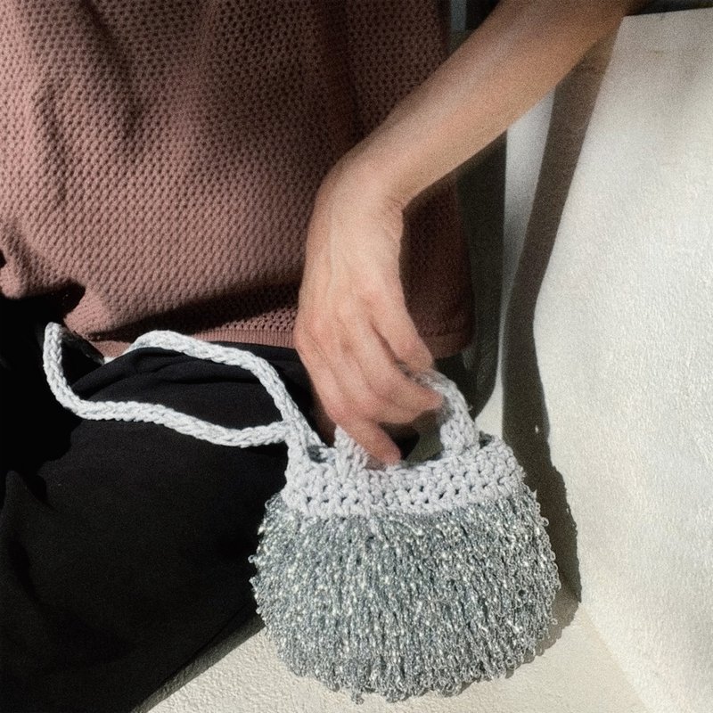 “Pebble metallic” crochet clutch with crossbody strap silver