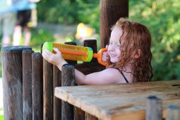 Pistola ad acqua Water Shooter 30 cm, spruzzi fino a 12 m, 3 colori assortiti