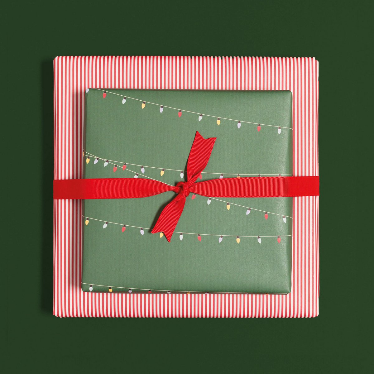 Sustainable Christmas wrapping paper green and red, green wrapping paper fairy lights - double-sided wrapping paper made from 100% recycled paper