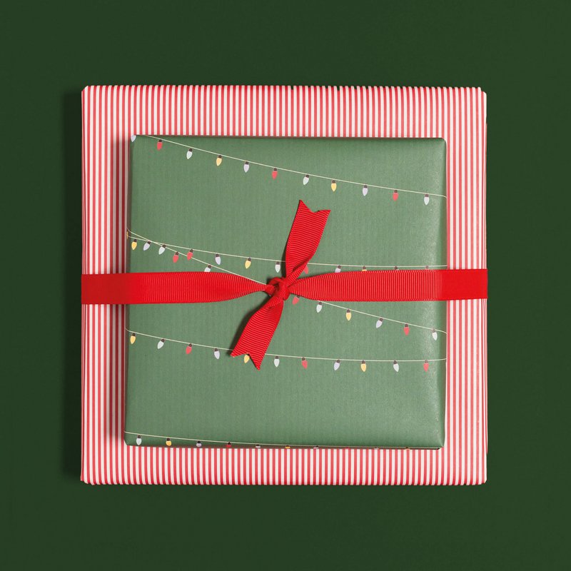 Sustainable Christmas wrapping paper green and red, green wrapping paper fairy lights - double-sided wrapping paper made from 100% recycled paper