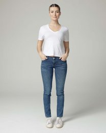White short sleeve v-neck t-shirt, indigo blue slim fit jeans, fishbone print pattern, casual style.