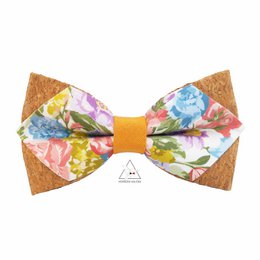 Pointed Butterfly Knot in Cork og Liberty Bridgerton Aurore og hendes karryring af Herrera Valera