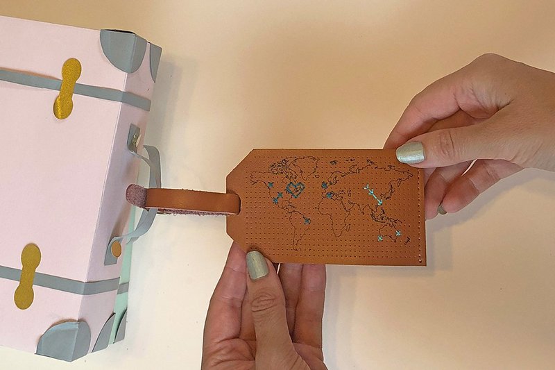 Stitch Map Bagagemærke - Brun