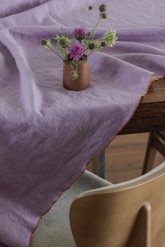 100% hørdug (250x145 cm) Kontrastdetalje af lilla ræv