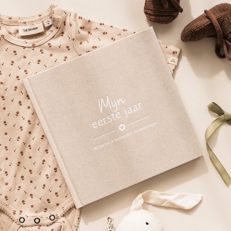 Fyllbooks Libro per bambini Il mio primo anno - Lino Beige