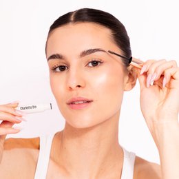 Organic eyebrow gel, clear and brown shades, natural fixation and care formula, 98% natural ingredients.