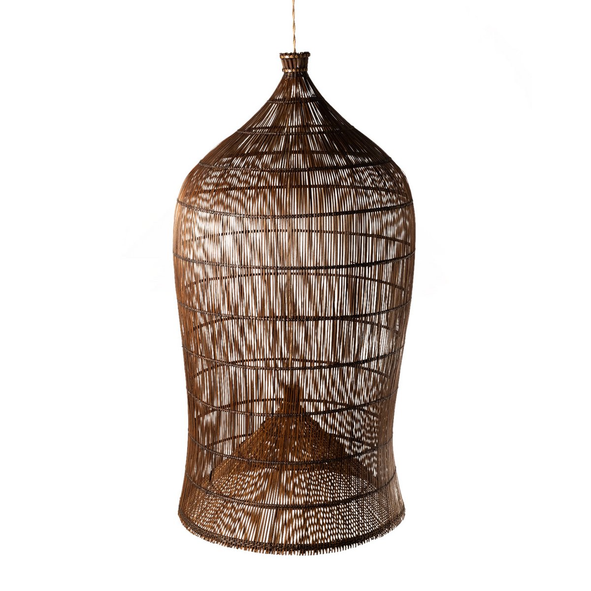Kæmpe Kamboja C loftslampe i naturrattan med klokkeform, håndvævet med mørk finish, højde 115 cm diameter 58 cm, oprindelse Indonesien