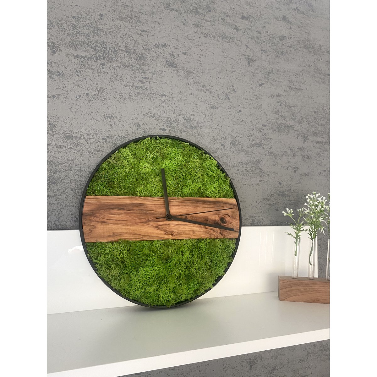 Wandklok mos en olijfhout