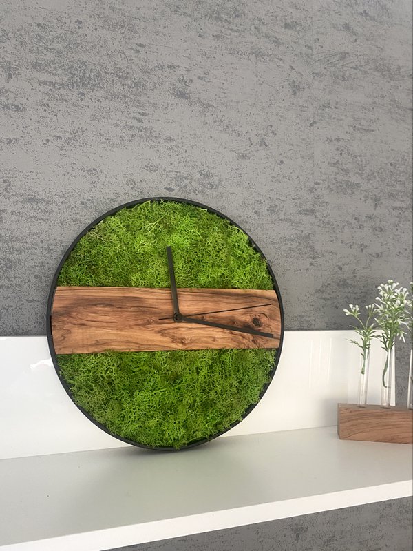 Horloge murale mousse et bois d'olivier