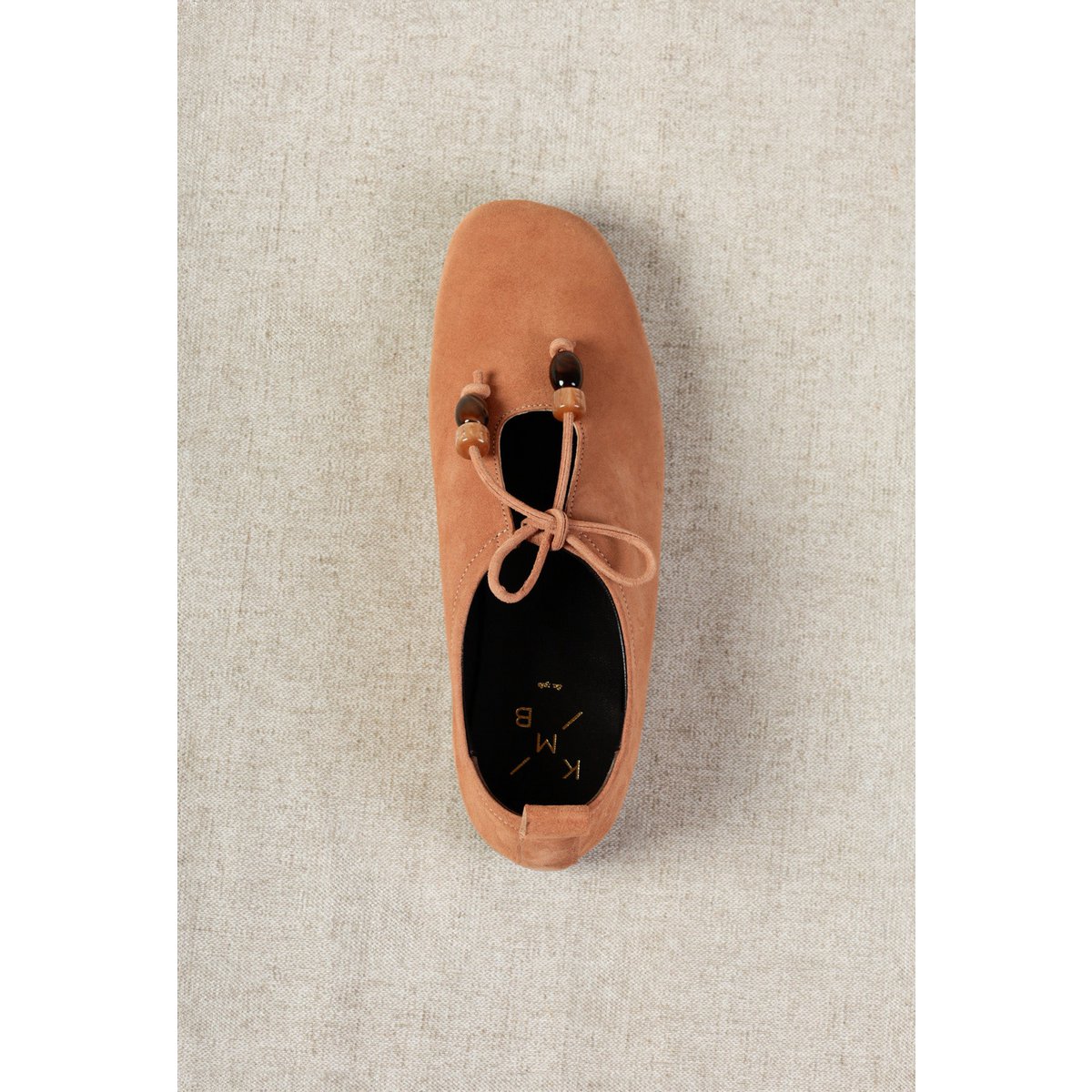 KATY BEADS CAMEL – Suède veterschoenen met harsdetail