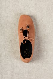 KATY BEADS CAMEL – Suède veterschoenen met harsdetail