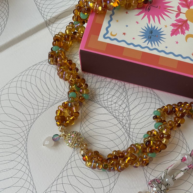 Collier perlé tonique écaille de tortue avec fermoir plaqué or magnétique, bijoux de déclaration