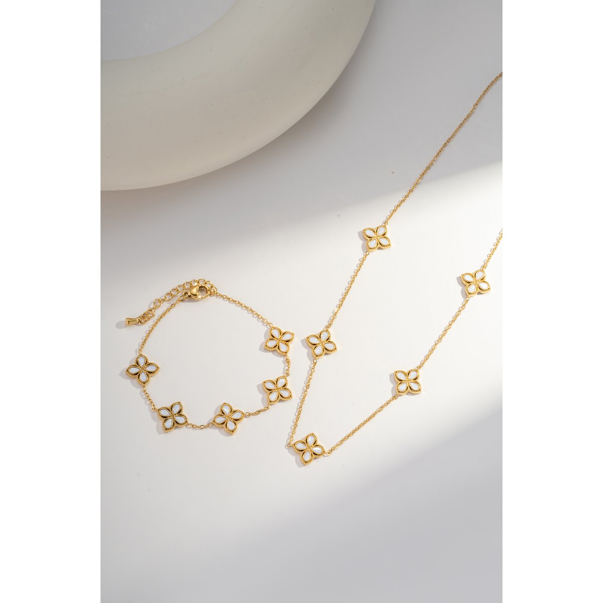 Roestvrijstalen ketting Golden Openwork Flowers - Pearly Shine
