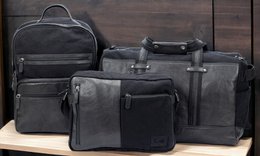 K0022AB | Messenger in Canvas/Genuine Leather, full grain, flywheel - Color Black. Accessories Antiqued Nickel, Top closure with zip. Dimensions: 35 x 26 x 10 cm. Packaging: Tnt bag