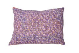 Vintage Kantha cushion cover in floral pattern, 50x70 cm size, made of cotton fabric.