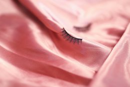 Lovely Lashes Deluxe Kit with Black Eyeliner