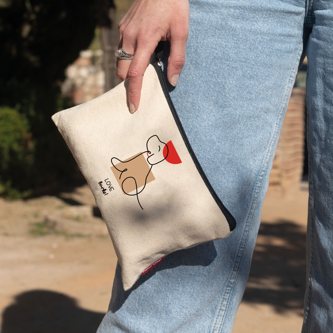 Bolsos de mano / Neceser modelo "LOVE BARKS" 