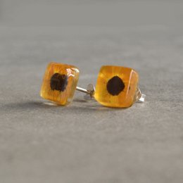 Orecchini a bottone girasole in vetro riciclato e argento sterling 925