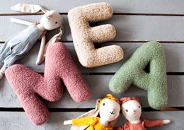 Letterkussen "Hart" gebroken wit