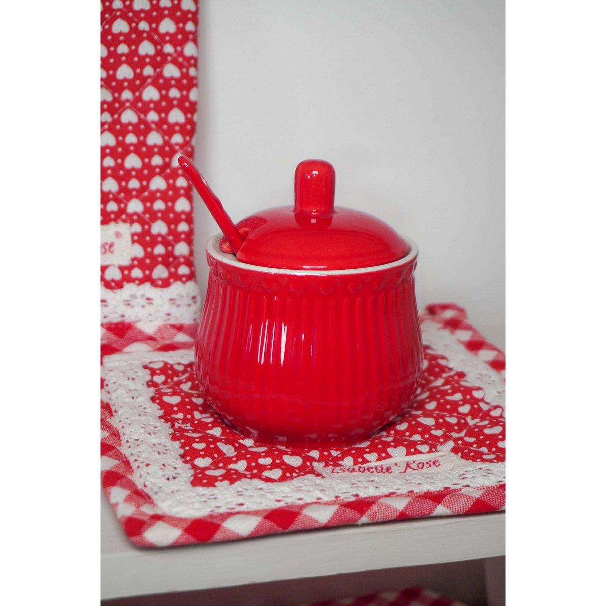 Cukiernica porcelanowa LOVE w kolorze czerwonym Isabelle Rose