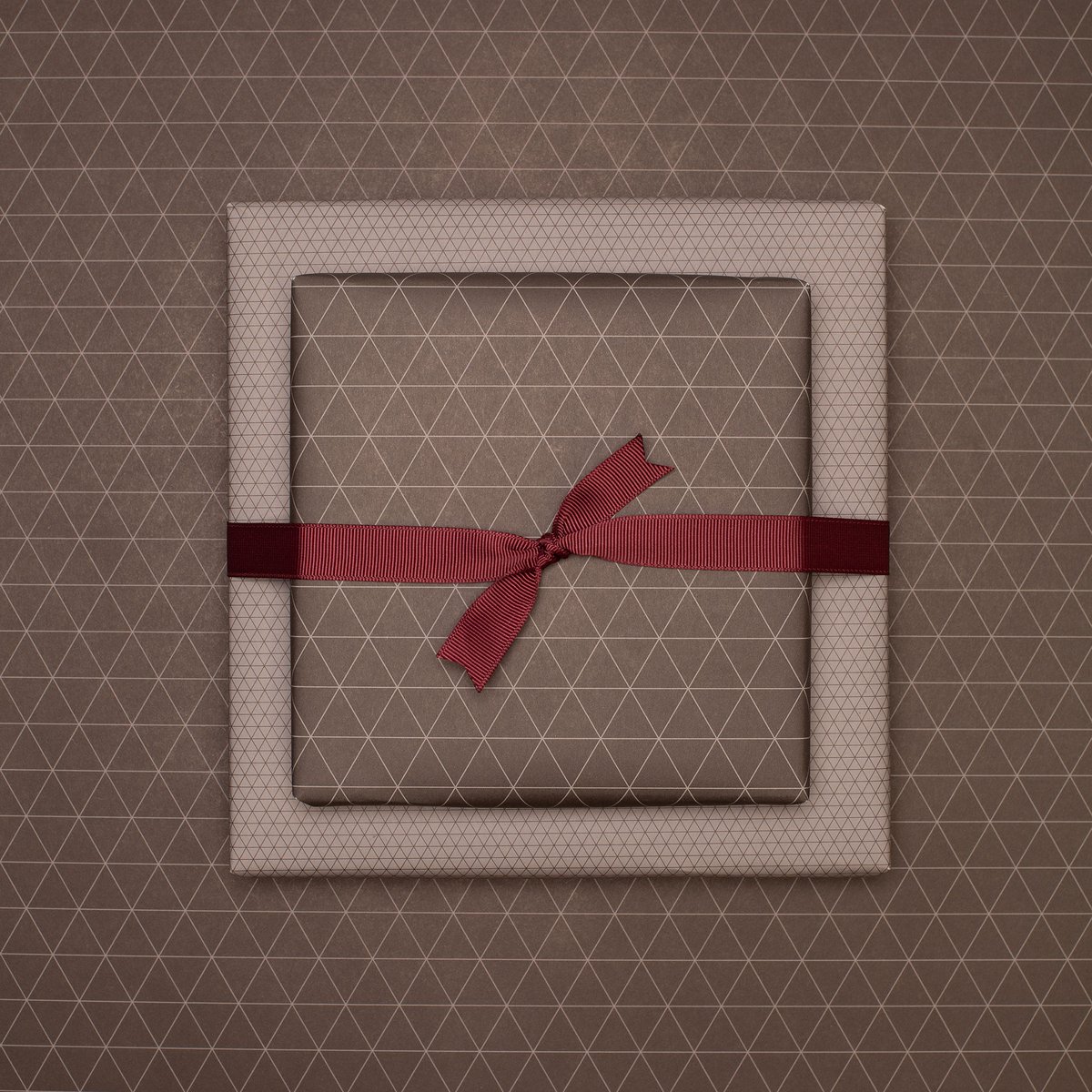 Triangles de papier d'emballage brun - papier d'emballage à double faces pour les hommes, papier d'emballage durable noble