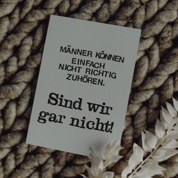 Stamped postcard with German text "Männer können nicht zuhören" (Men cannot listen) and "Sind wir gar nicht" (We are not at all).