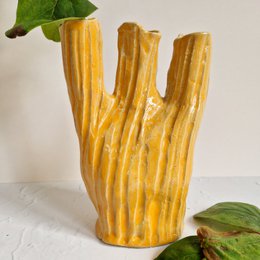 3 Pipped vase