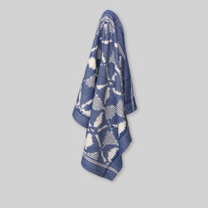 Theedoek, handgeweven ikat, ruitpatroon in blauw / ecru