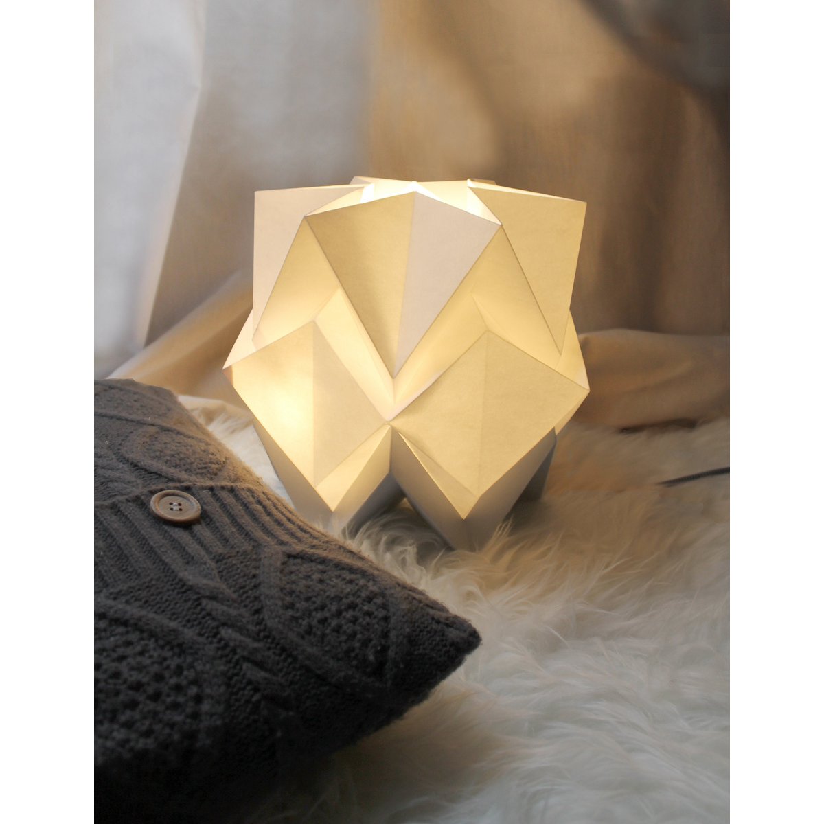 Tweekleurige origami papieren tafellamp - maat M
