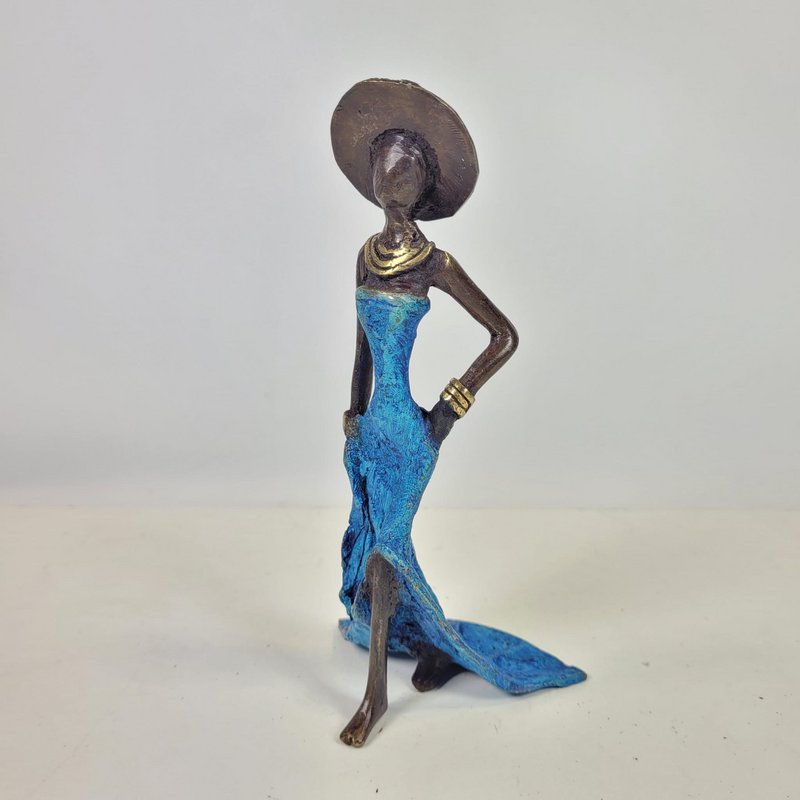 Bronze sculpture "Femme élégante with chapeau" by Soré | different sizes and colors