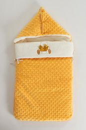 Blase besticktes Babynest 002