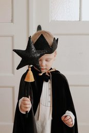 Mantello magico “Cappuccetto Nero”.