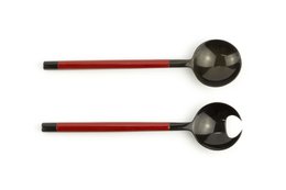 Petits couverts ronds en forme de pince de crabe laqués rouge